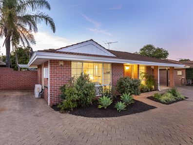 2/4 Jupiter Street, Carlisle WA 6101