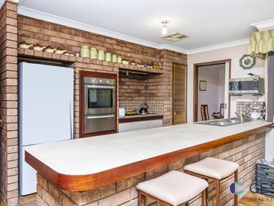 3 WHEATLEY PLACE, Morley WA 6062