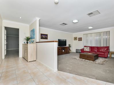 13 Lagoon Heights, Ballajura WA 6066