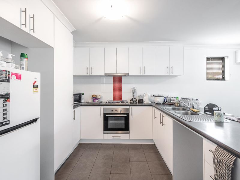 11C Lyrebird Way, Thornlie