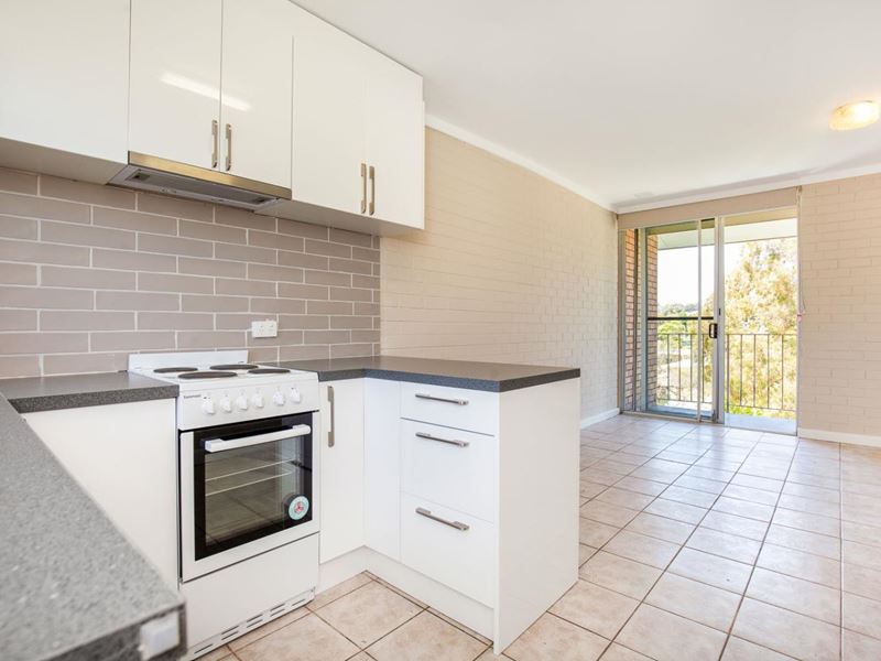 13/2 Coral  Street, Scarborough