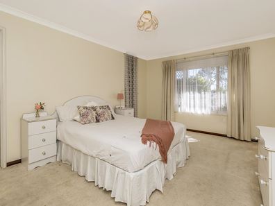 31 Hawker Street, Safety Bay WA 6169