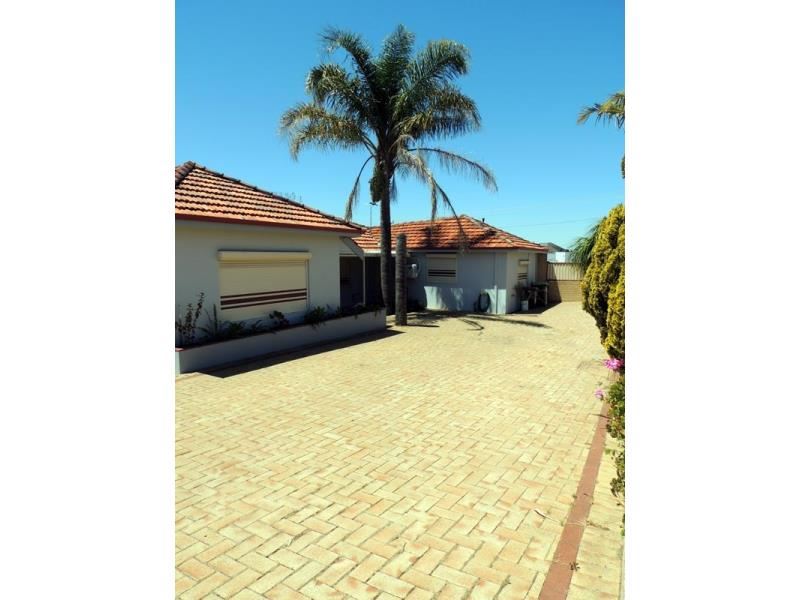 1/296 Grand Promenade, Dianella