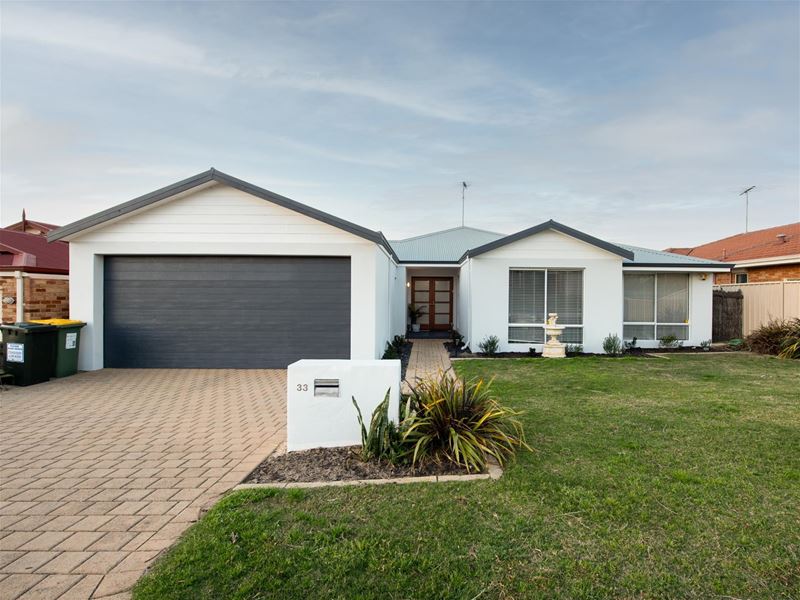 33 Paradise Circuit, Halls Head WA 6210