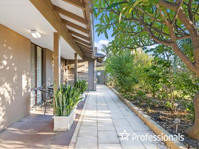 9 The Retreat, Forrestfield WA 6058