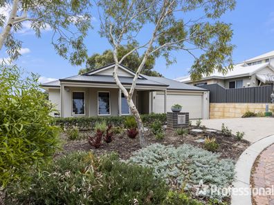 8 Sun Court, Hillarys WA 6025