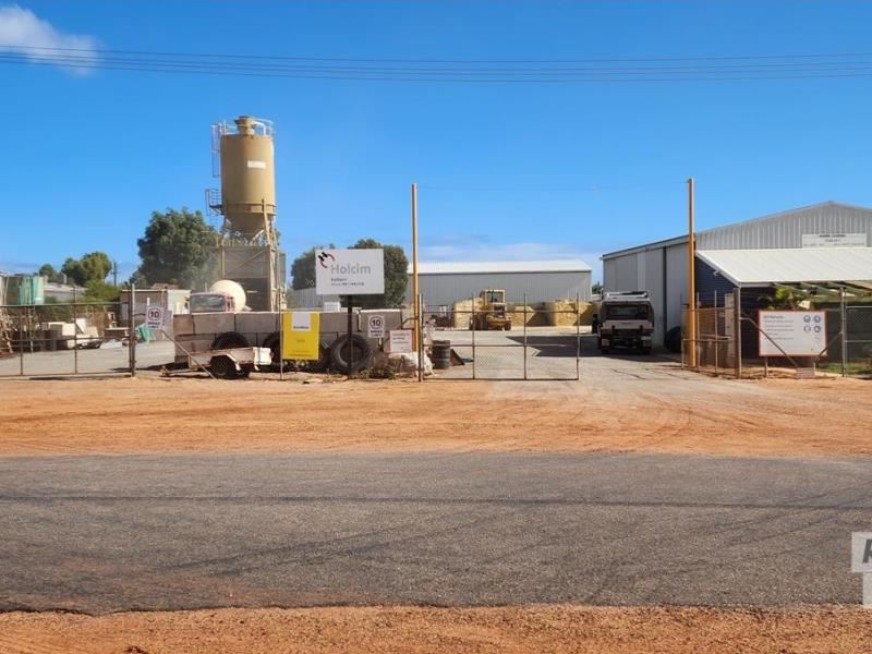 Accommodation/Tourism - Thriving Earthworks and Concrete Business in Kalbarri with Freehold Property