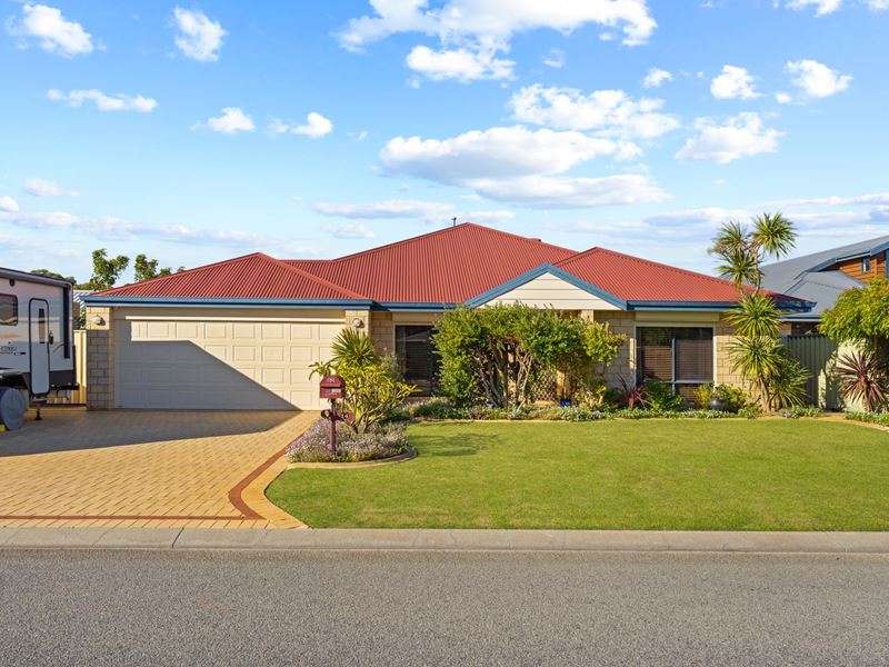 14 Bluefields Parkway, Port Kennedy WA 6172