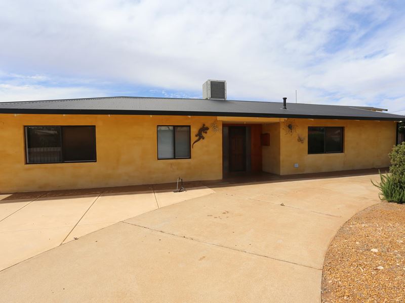 16 Sturt Pea Crescent, Kambalda West WA 6442