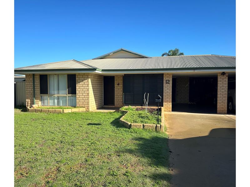 12 Mugana Crescent, Waggrakine