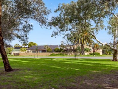 5 Lakeside Road, Churchlands WA 6018