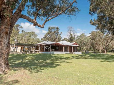 114 Newnham Road, Lake Clifton WA 6215