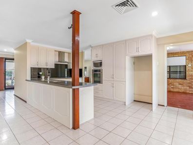 6 Shillington Way, Thornlie WA 6108