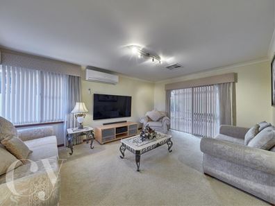 1 Dungarvan Court, Waterford WA 6152