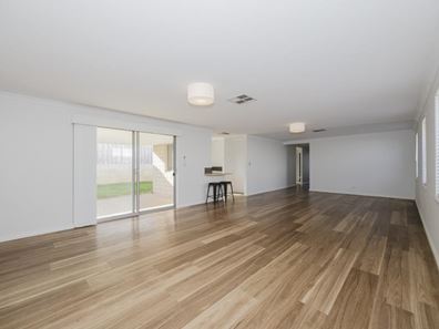 15 Current Street, Yanchep WA 6035