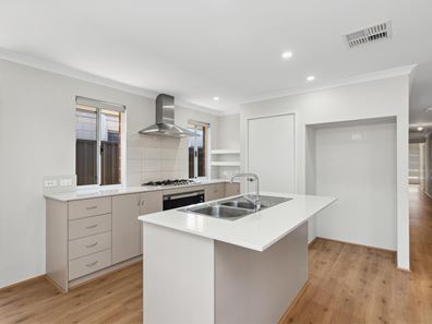 29 Donatti Retreat, Caversham WA 6055