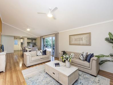 12 Owsten Court, Treeby WA 6164