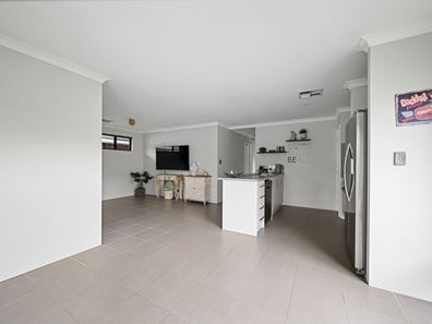 8 Mangowine  Close, Heathridge WA 6027