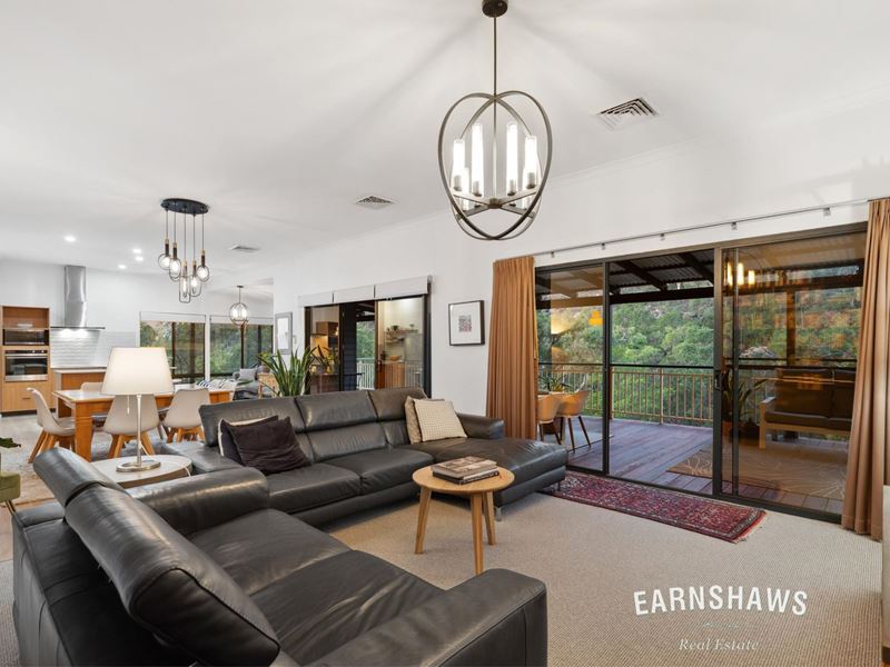 89 Throssell Road, Swan View