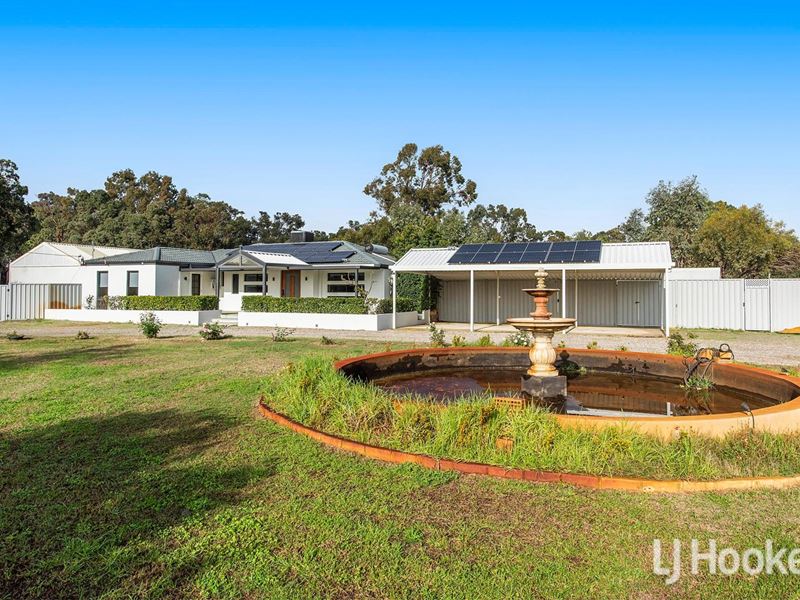 5 McNeill Road, Champion Lakes WA 6111