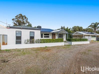 5 McNeill Road, Champion Lakes WA 6111