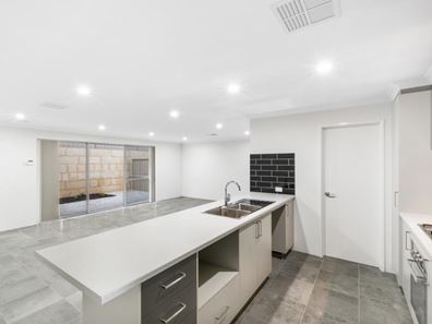 19/11 Bakana Loop, Landsdale WA 6065