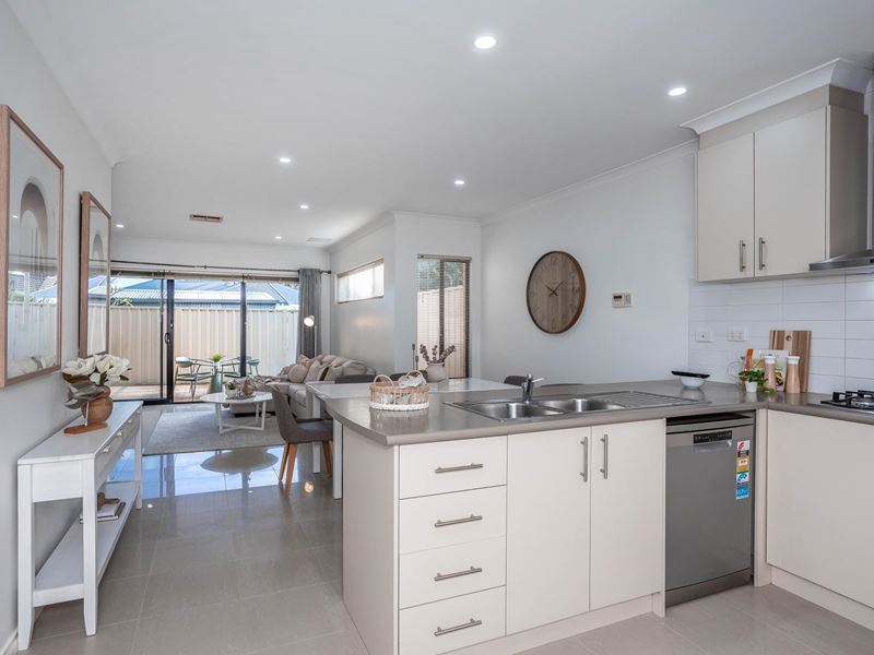 4C Ungaroo Road, Westminster WA 6061
