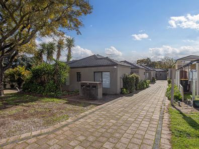 4C Ungaroo Road, Westminster WA 6061