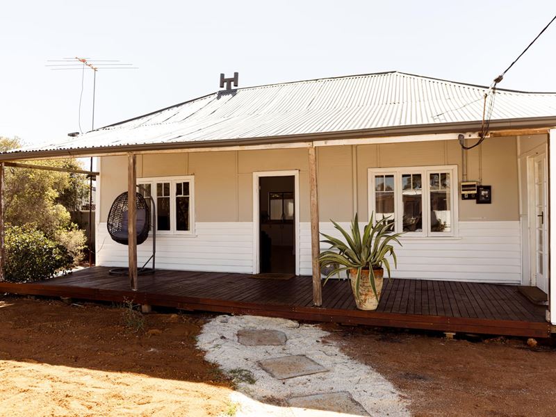 42 Maddock Street, Mukinbudin WA 6479