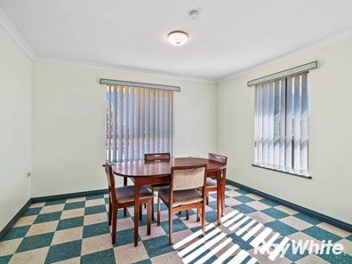 11 Chestnut Rise, Halls Head WA 6210