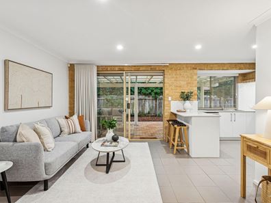 8 Letchworth Centre Avenue, Salter Point WA 6152
