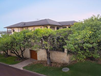 32 Hutchinson Avenue, Mosman Park WA 6012