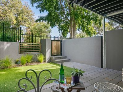 1/4 Currie Street, Jolimont WA 6014