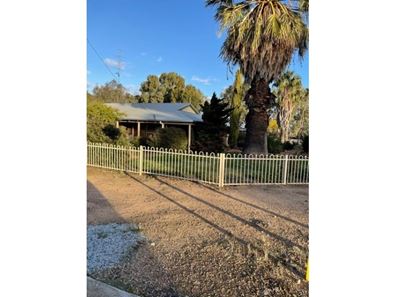 182 Avon Terrace, York WA 6302