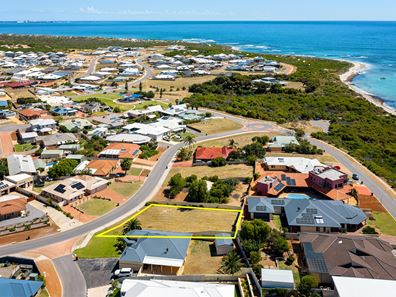 18 Smugglers Pass, Drummond Cove WA 6532