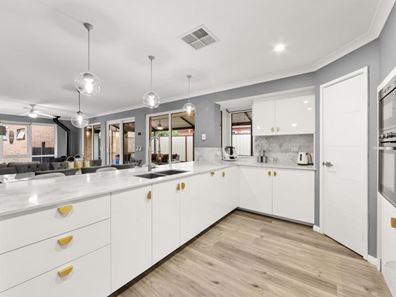 35 Melfort Circle, Kinross WA 6028
