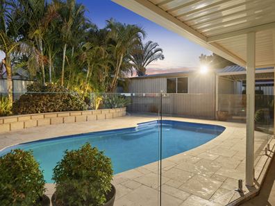 11 Stonecreek Close, Thornlie WA 6108