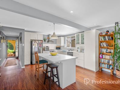 12 Biscayne Street, Safety Bay WA 6169