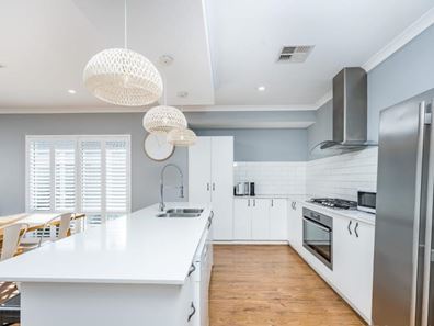 11 Bullata Chase, Jindalee WA 6036