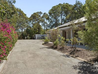 10A McGlew Road, Glen Forrest WA 6071