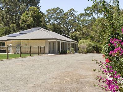 10A McGlew Road, Glen Forrest WA 6071