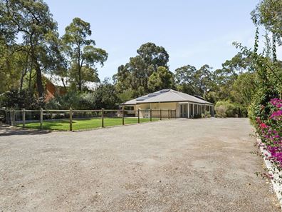 10A McGlew Road, Glen Forrest WA 6071