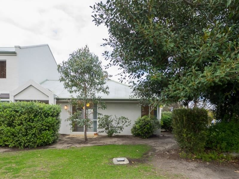 24/2 Waterway Court, Churchlands WA 6018