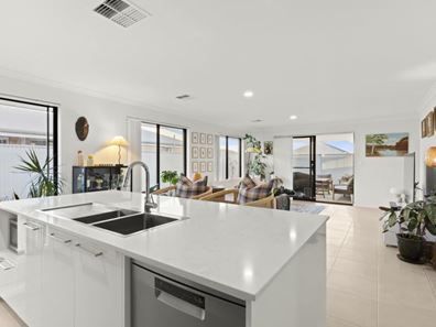 21 Binningup Terrace, Eglinton WA 6034