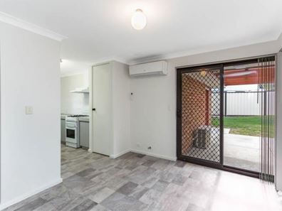 15 Simmons Loop, Parmelia WA 6167