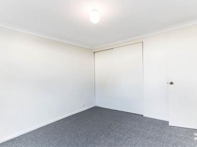 15 Simmons Loop, Parmelia WA 6167