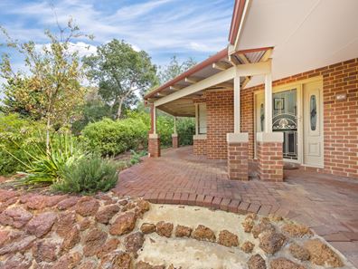 4 Talia Court, Leschenault WA 6233
