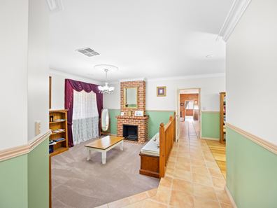 4 Talia Court, Leschenault WA 6233