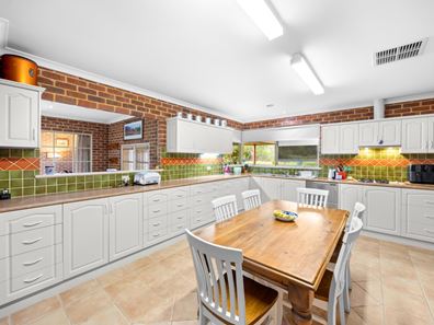 4 Talia Court, Leschenault WA 6233
