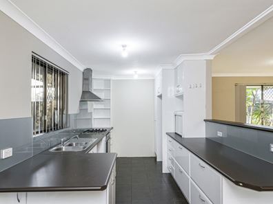 4 Forest Court, Armadale WA 6112